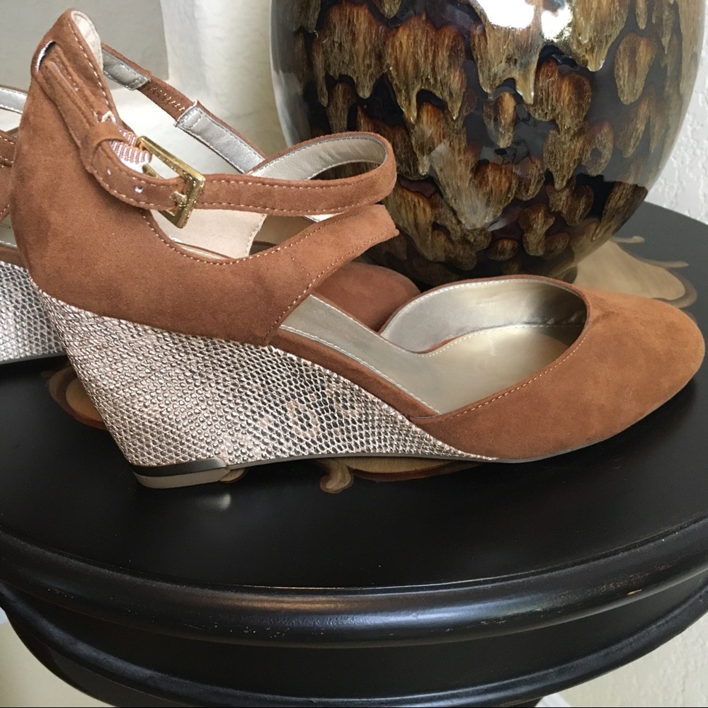 THELIA SODI CAMEL SUEDE SHOES